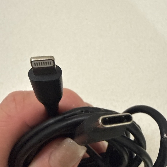 Black USB-C to Lightning Cable - Picture 3 of 9
